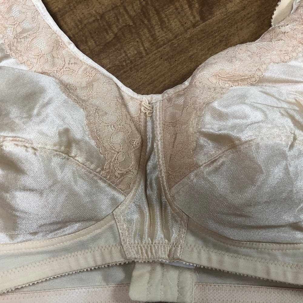 NaturalWear N190 Laced Soft Cup Wireless 38B Bra